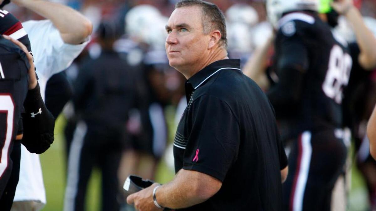 
Shawn Elliott closes in on his first career win as a head coach.
