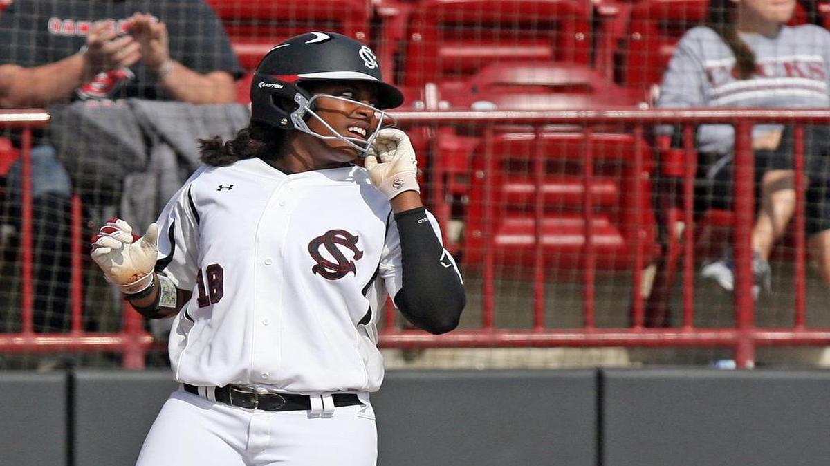 South Carolina softball's Tiara Duffy hit a three-run home run to put USC ahead against No. 1 FSU.