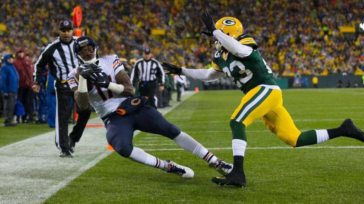 Chicago Bears wide receiver Alshon Jeffery (17)