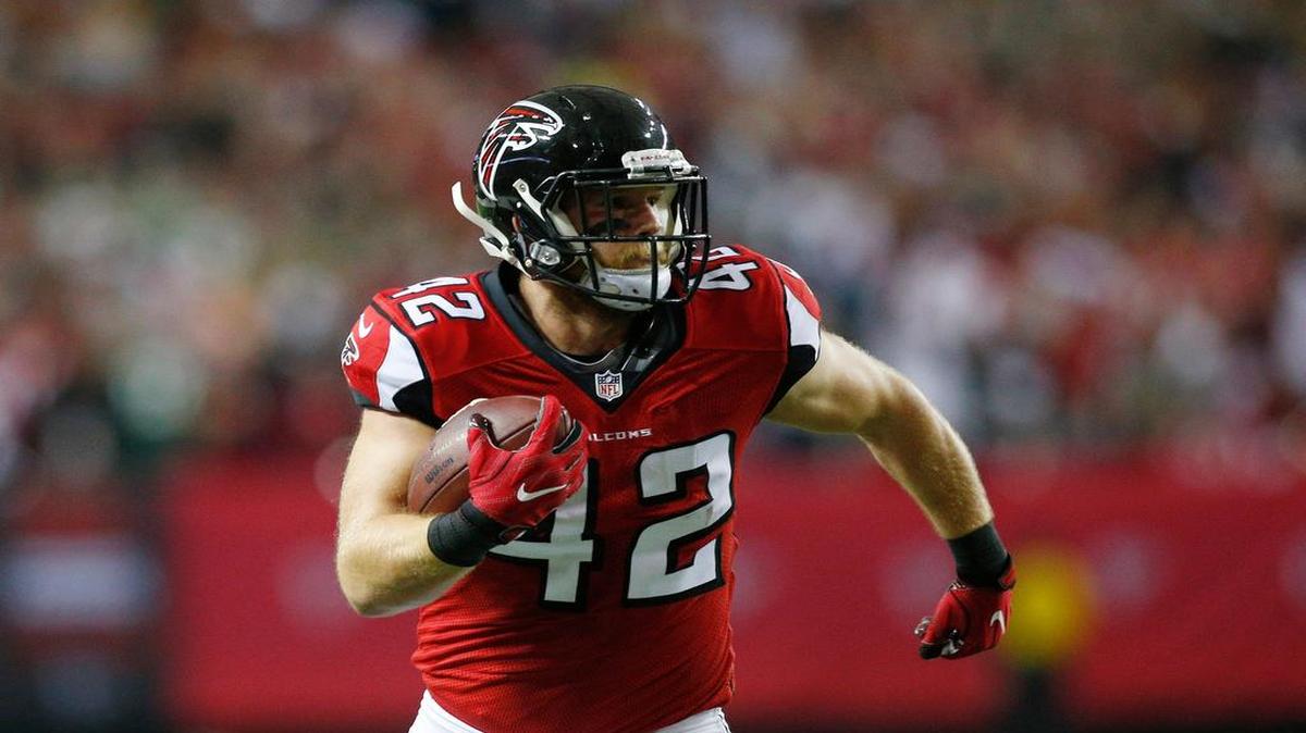 Atlanta Falcons fullback Patrick DiMarco (42) runs the ball against the Green Bay Packers