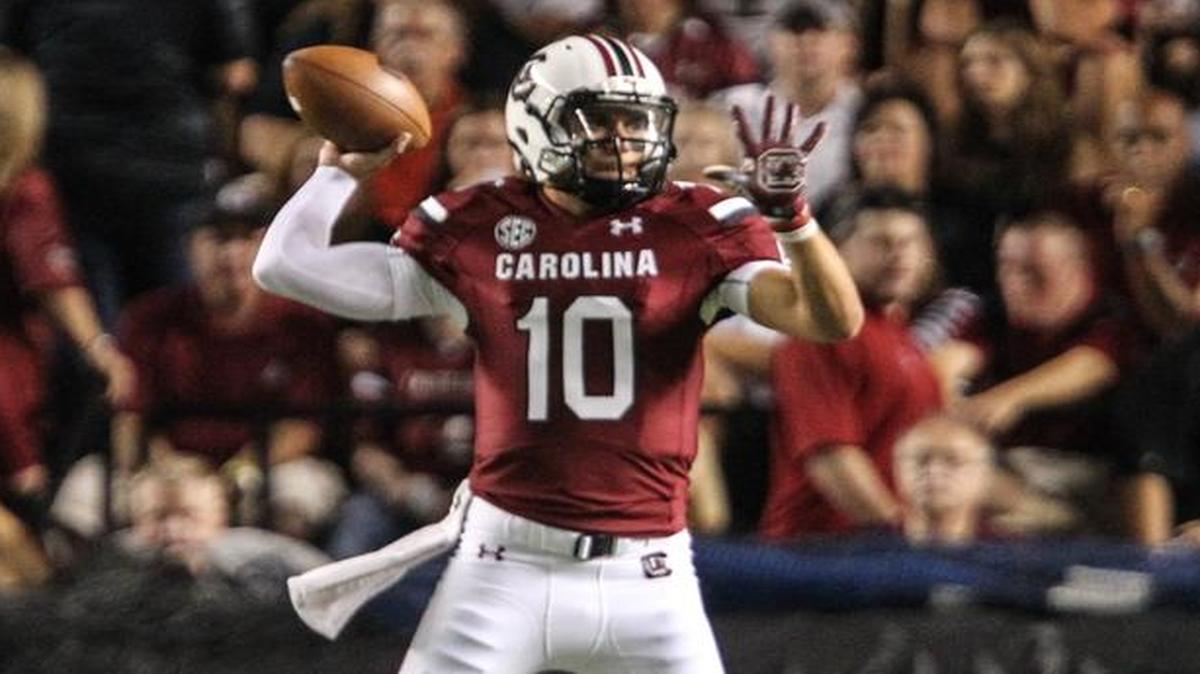 
USC quarterback Perry Orth throws against Kentucky.

