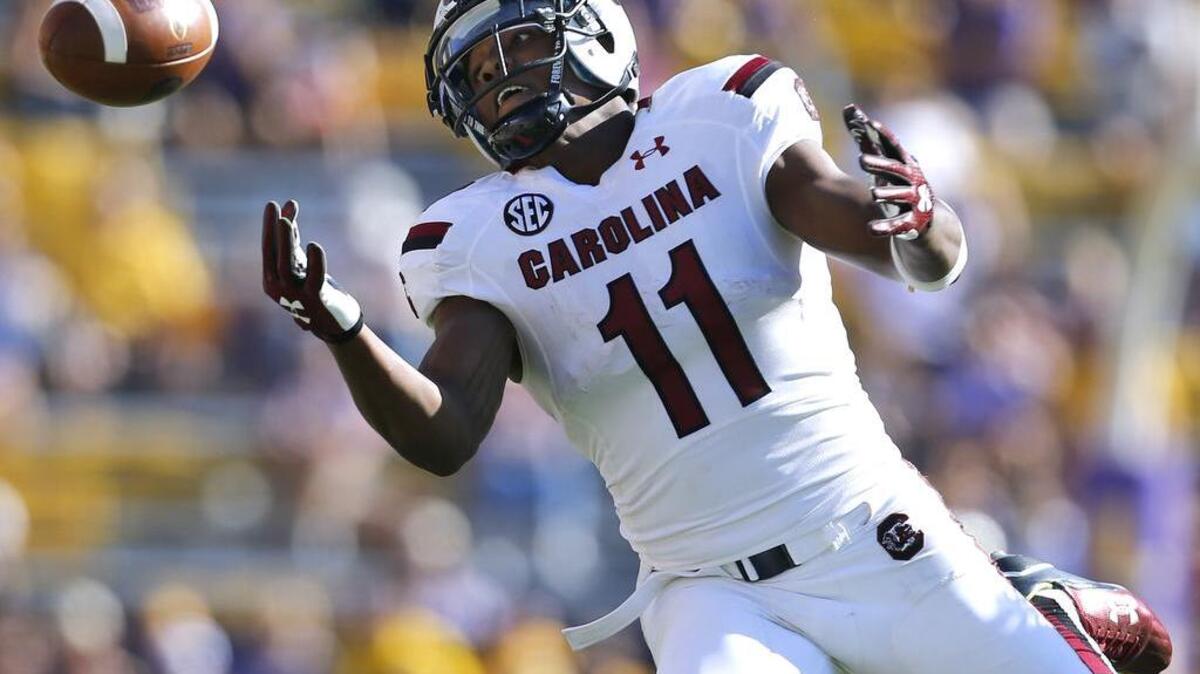 
South Carolina wide receiver Pharoh Cooper (11) can't reach a pass during the first half against LSU.
