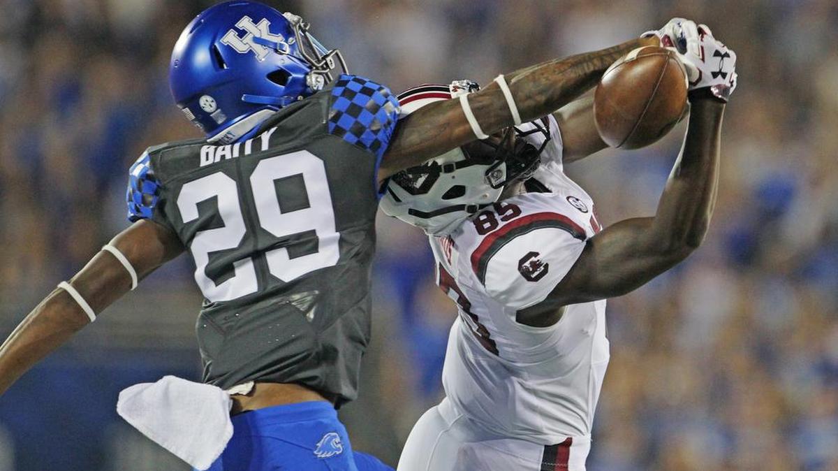 Kentucky Wildcats cornerback Derrick Baity (29) breaks up a pass intended for South Carolina Gamecocks wide receiver Bryan Edwards (89)