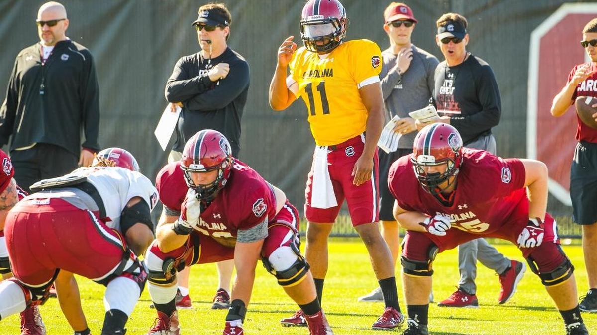 South Carolina quarterback Brandon McIlwain (11) runs the offense during a drill at spring practice Tuesday.