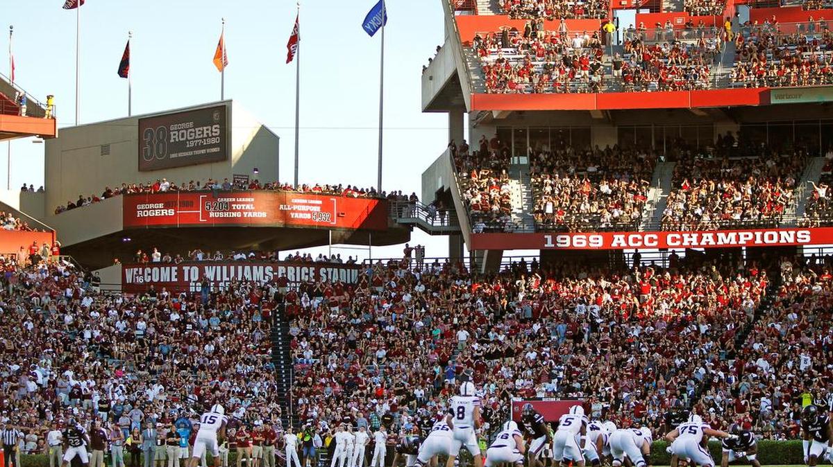 Fans watch the game between South Carolina and Texas A&M in the second half at Williams-Brice Stadium on Oct 1, 2016.