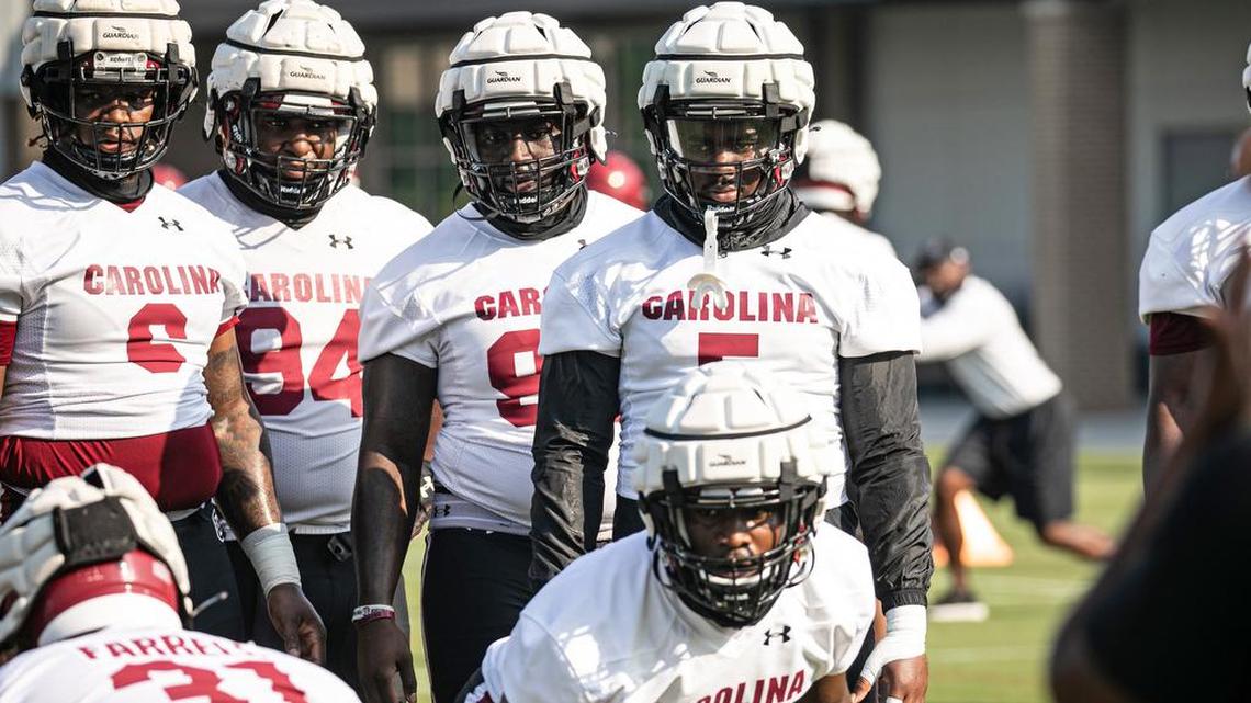 South Carolina’s Keir Thomas and the defensive line at the Aug. 19 football practice.