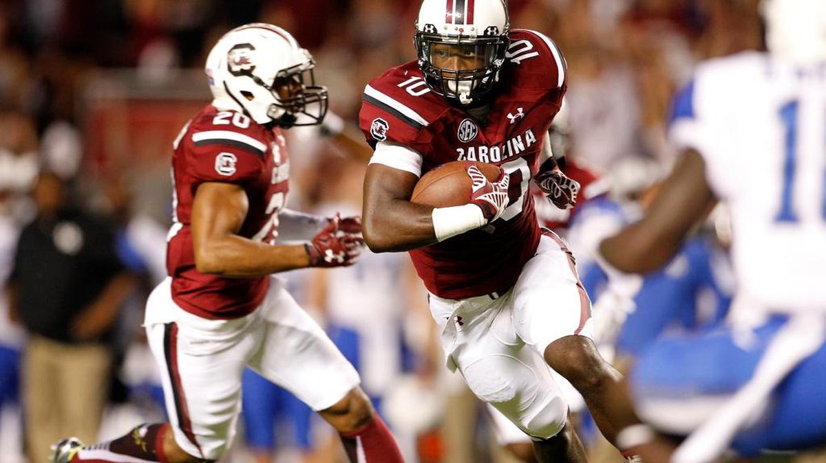 Skai Moore (10) could play linebacker or safety for the Gamecocks in 2016.