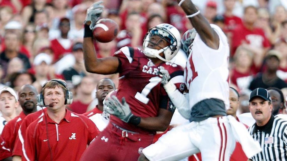South Carolina WR Alshon Jeffery (1) makes a one handed catch in the fourth quarter during the Gamecocks’ win against Alabama at Williams-Brice Stadium on Oct. 9, 2010.