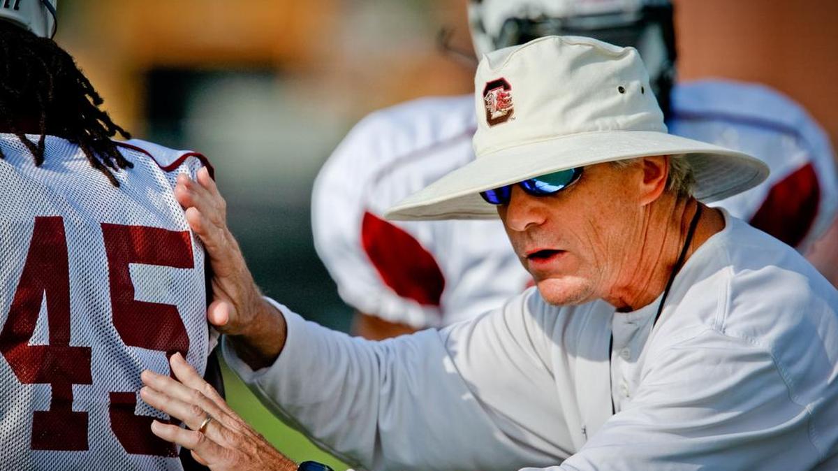 Ellis Johnson will return to South Carolina’s staff in some capacity.