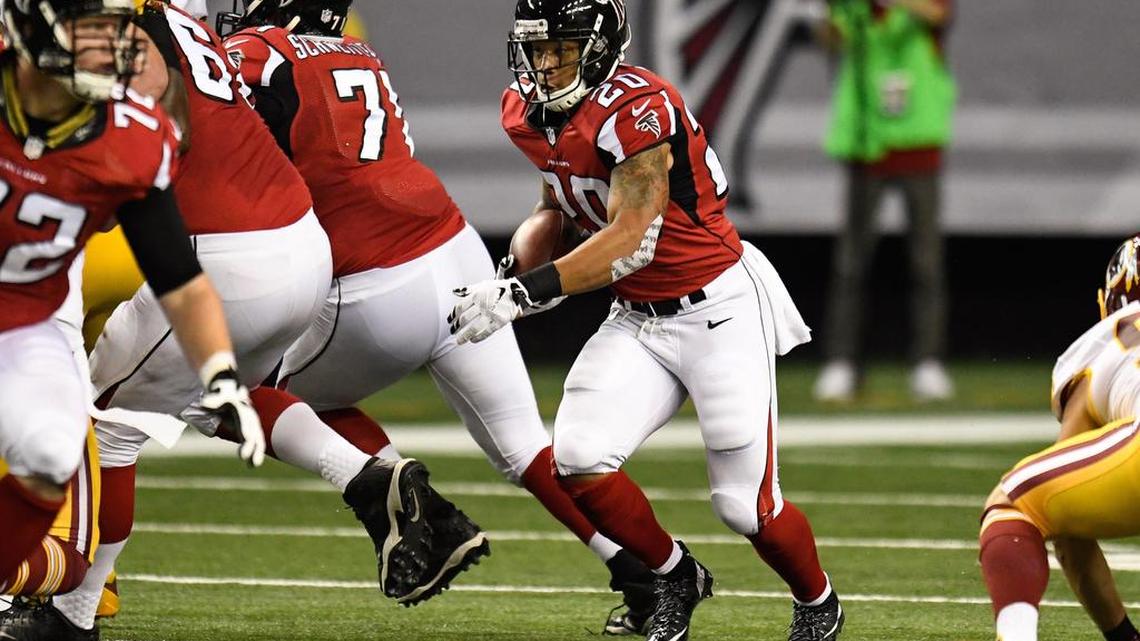 Atlanta Falcons running back Brandon Wilds (20)