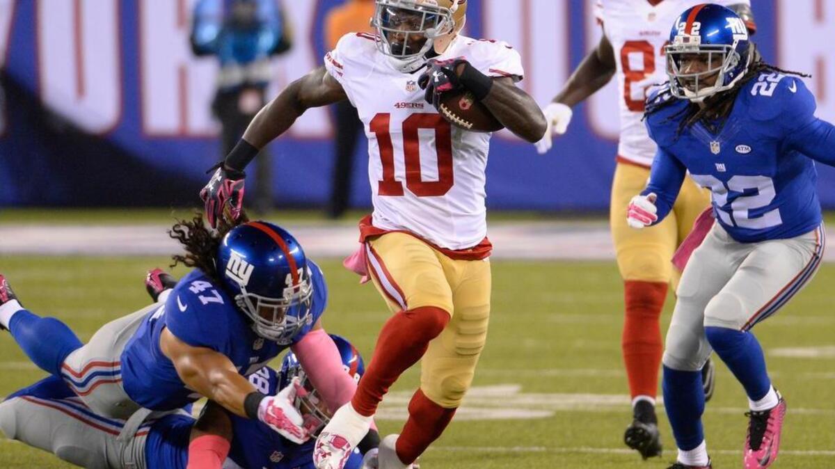 
San Francisco 49ers wide receiver Bruce Ellington (10) carries the ball in the first quarter against the New York Giants 
