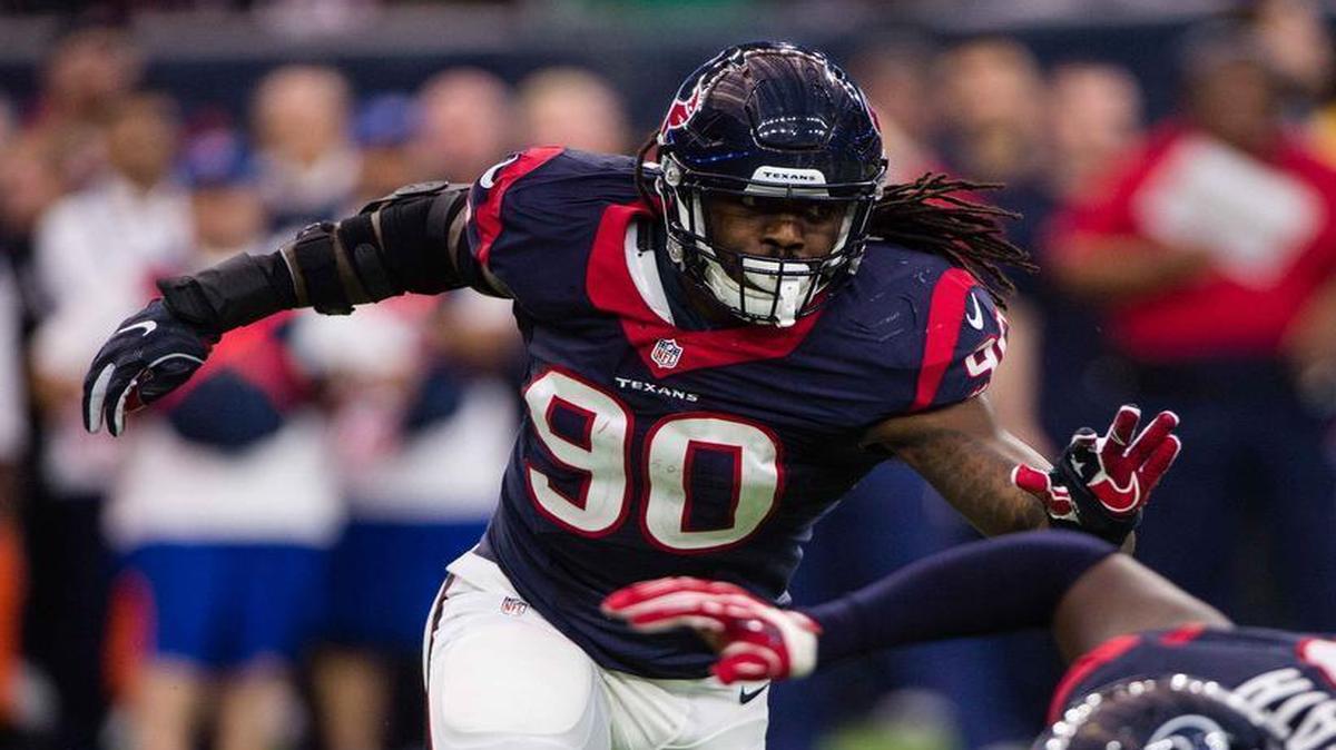 Houston Texans defensive end Jadeveon Clowney (90) will be teammates with Deshaun Watson.
