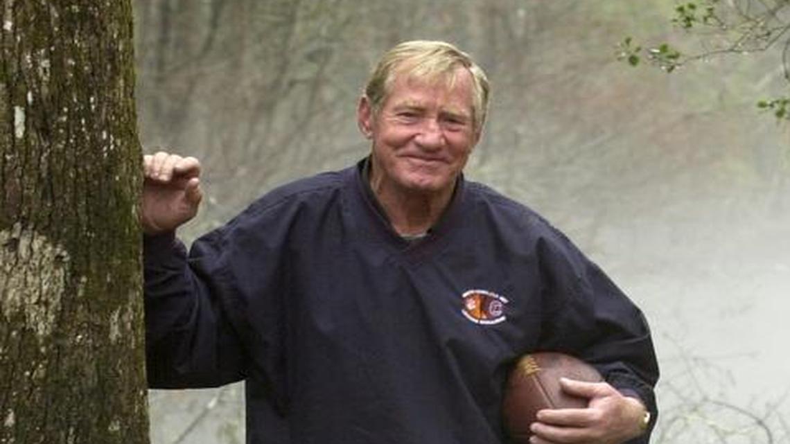 Alex Hawkins played football with South Carolina from 1956-58 and 10 years in the pros.