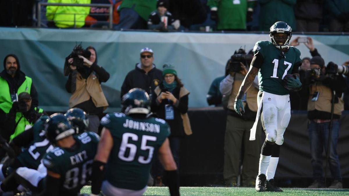Philadelphia Eagles wide receiver Alshon Jeffery (17) celebrates his touchdown in the second quarter against the Chicago Bears at Lincoln Financial Field.