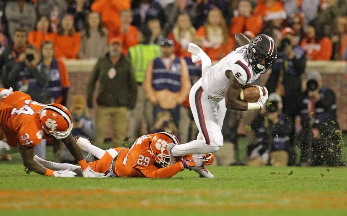 South Carolina Gamecocks wide receiver Deebo Samuel (1) looks for room after a catch in the first half at Memorial Stadium in Clemson, SC, Saturday.