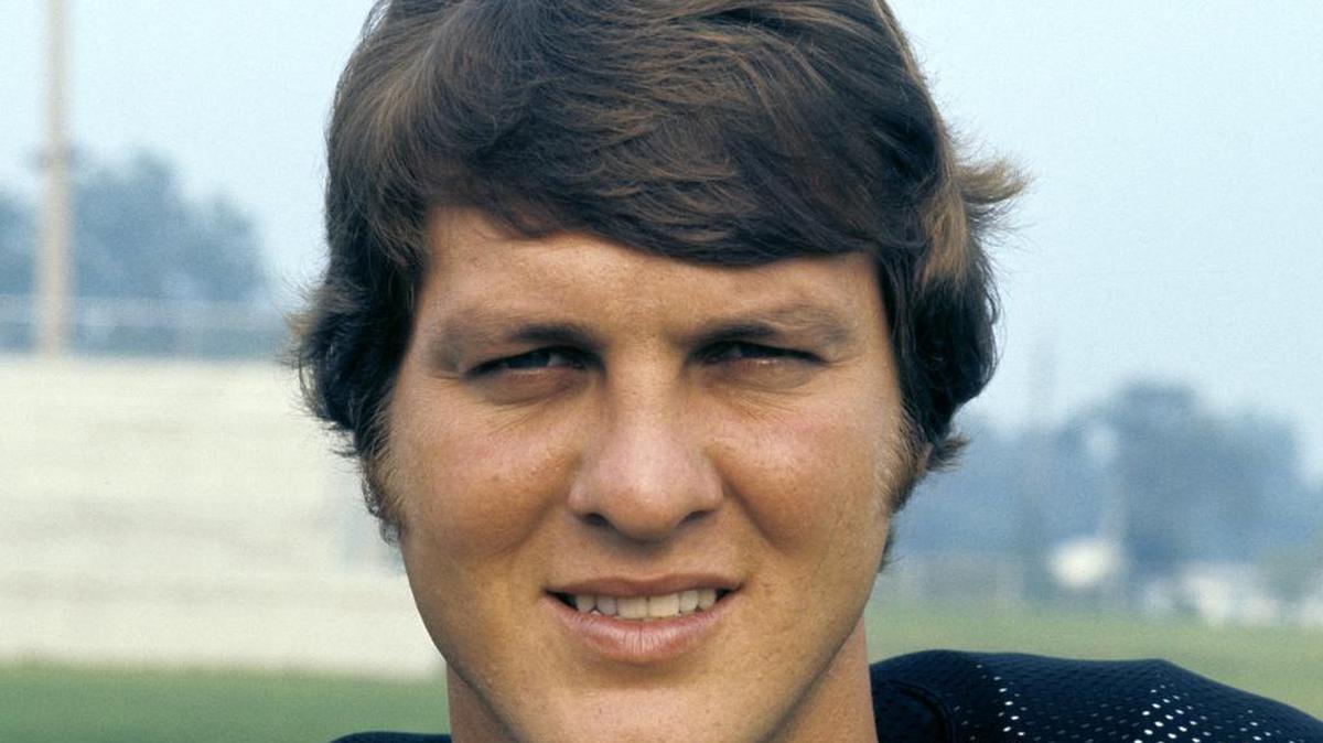 This 1977 image provided by NFL Photos shows Cincinnati Bengals quarterback John Reaves. Former Florida and NFL quarterback John Reaves was also an assistant at South Carolina. He has died at 67. Reaves was found dead at his home Tuesday, Aug. 1, 2017, according to the Hillsborough County Medical Examiner's Office. The cause of death is being investigated, the office said. (AP Photo/NFL Photos)