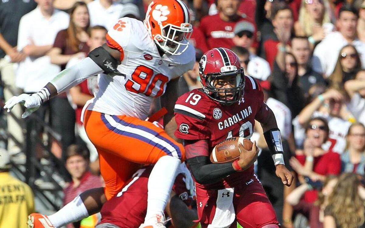 South Carolina freshman quarterback Lorenzo Nunez breaks free for a big gain in the first half against Clemson.