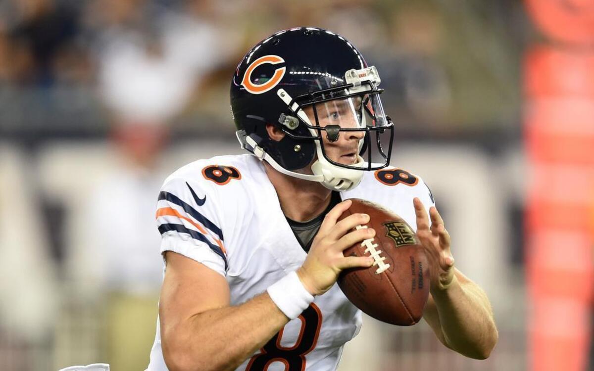 Chicago Bears quarterback Connor Shaw (8)