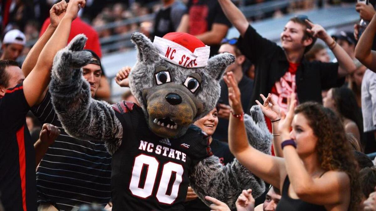 
South Carolina will open the 2017 season against NC State in the Belk College Kickoff Classic. USC had previously agreed to play the North Carolina Tar Heels again in Charlotte in 2019 and 2023.

