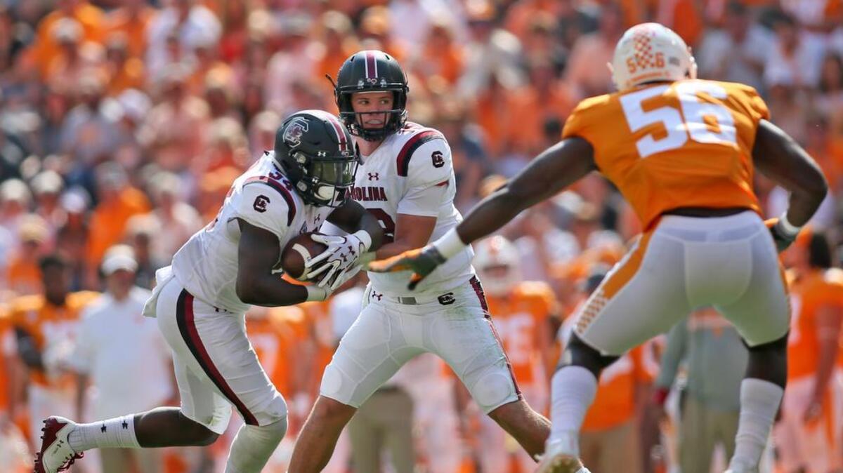 South Carolina Gamecocks quarterback Jake Bentley (19) hands the ball off to running back Mon Denson (34) in second half during a game against the Tennessee Volunteers at Neyland Stadium in Knoxville, TN on Saturday, October 14, 2017. South Carolina defeated Tennessee 15-9.