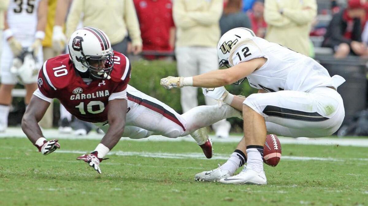 
South Carolina Gamecocks linebacker Skai Moore (10) breaks a pass intended for UCF Knights wide receiver Blake Tiralosi (12) in the second half at Williams-Brice Stadium.
