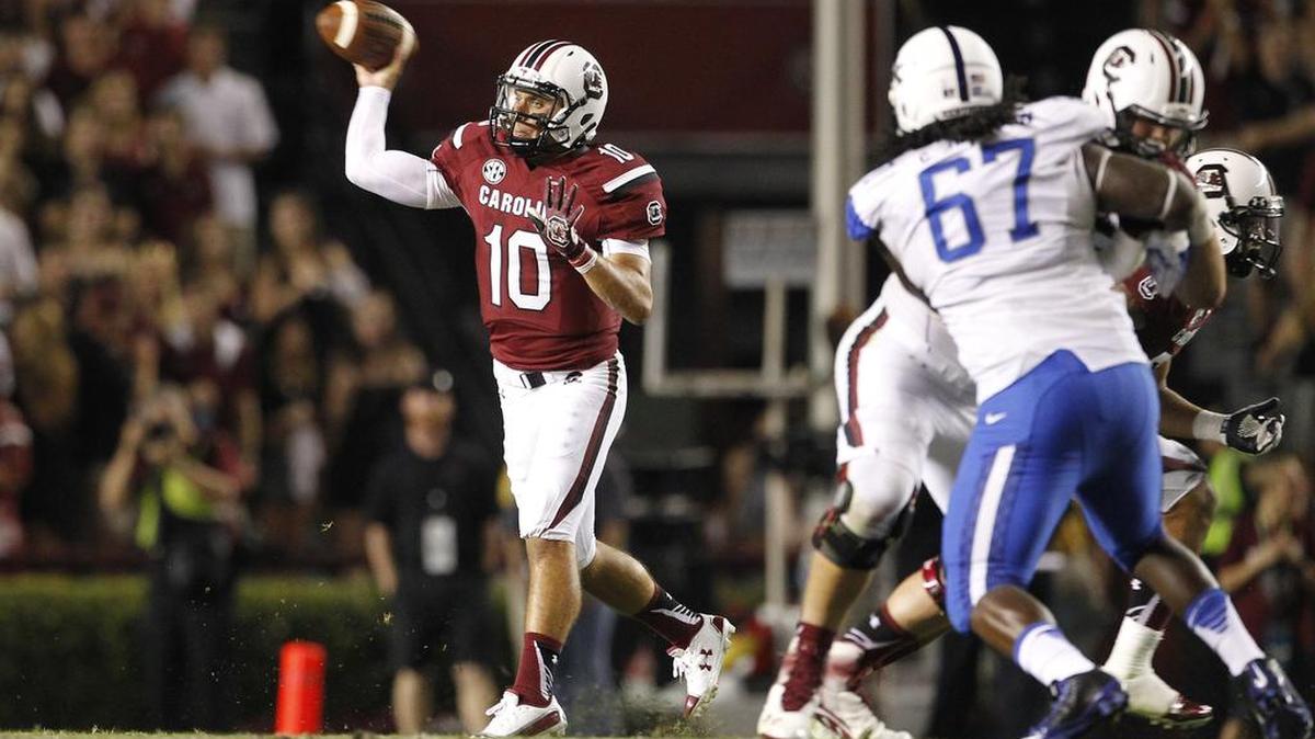 
USC quarterback Perry Orth delivers a pass in the second half against Kentucky on Saturday. With Connor Mitch injured, Orth will start this weekend against Georgia.
