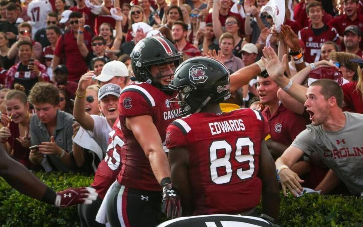 South Carolina defeated Arkansas 48-22 on Saturday.