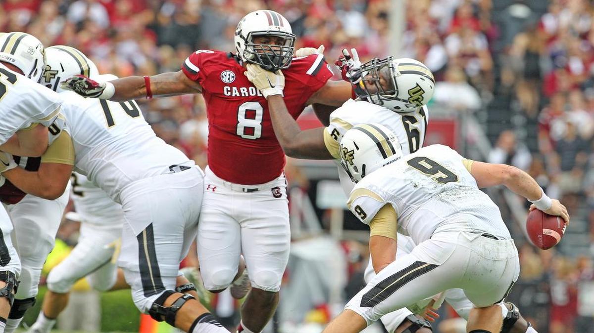 South Carolina defensive end Marquavius Lewis (8) had 45 tackles in 2015, including 3 sacks, 4.5 tackles for loss and 6 quarterback hurries.