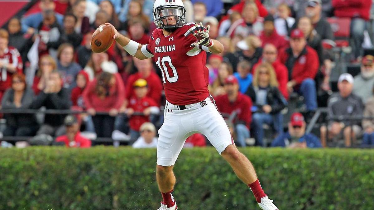 South Carolina quarterback Perry Orth (10) led the Gamecocks last year with 8 starts, throwing for 1,929 yards, 12 touchdowns and 9 interceptions.