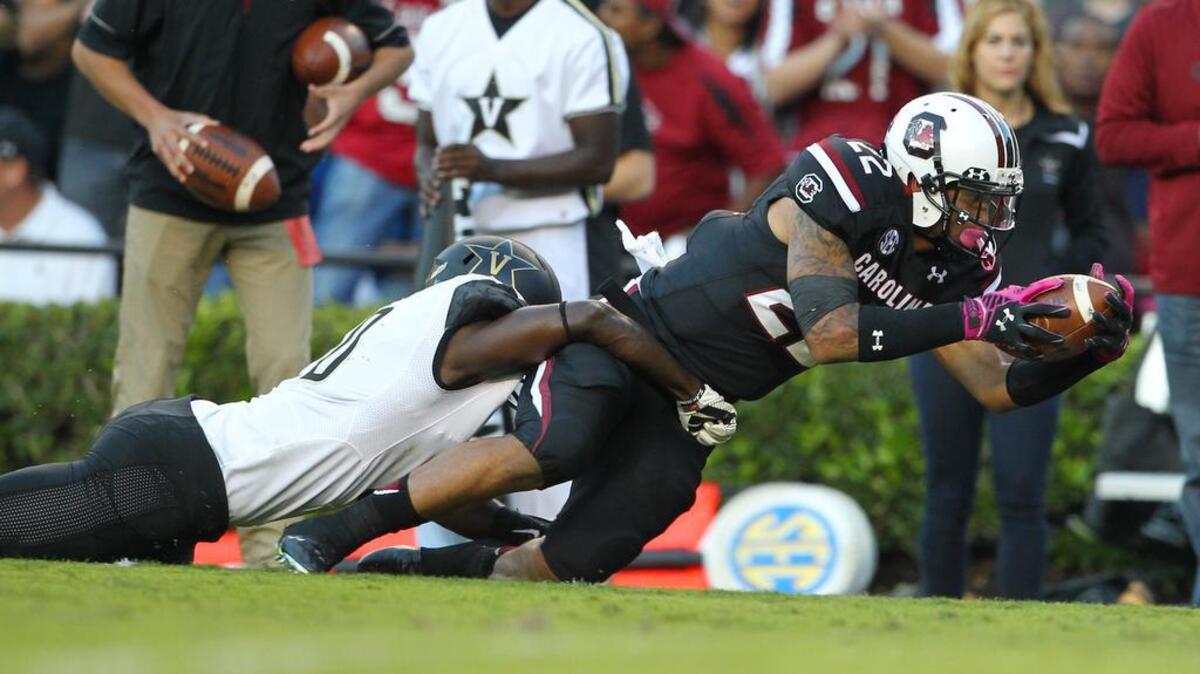 South Carolina Gamecocks running back Brandon Wilds (22) stretches near the goal line against Vanderbilt