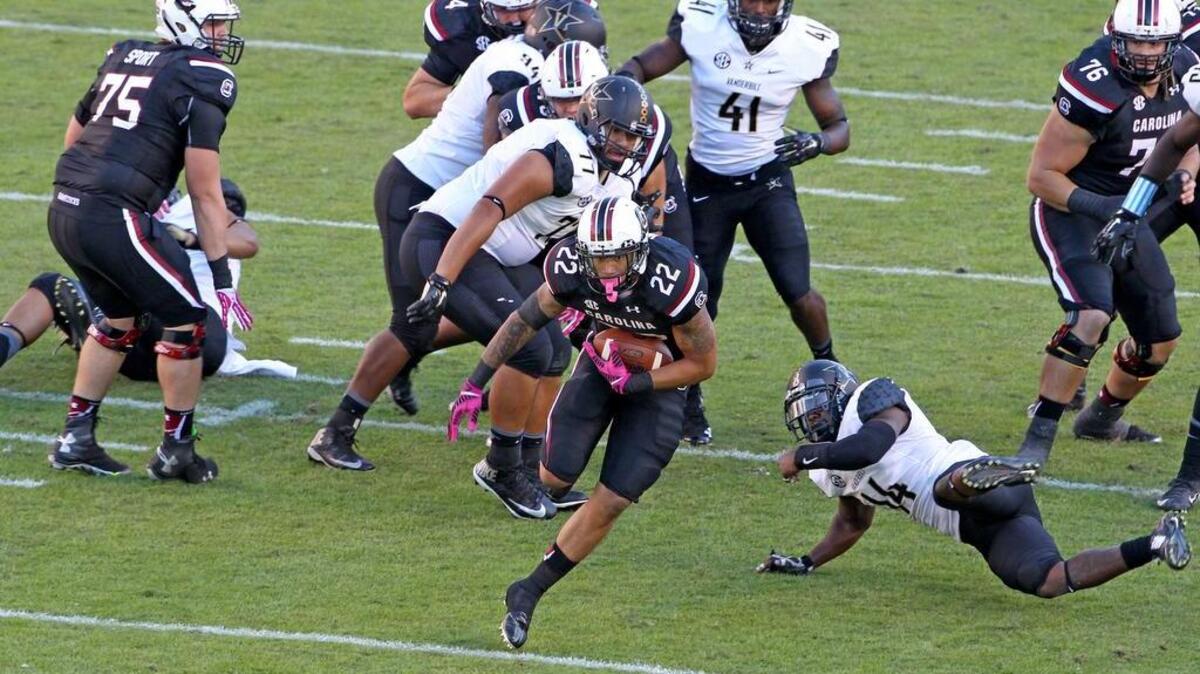 
South Carolina running back Brandon Wilds breaks through a hole on a run in the first half.
