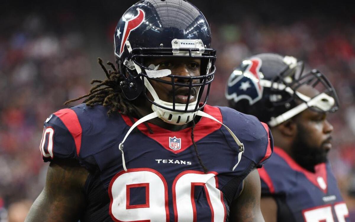 Houston Texans outside linebacker Jadeveon Clowney (90)