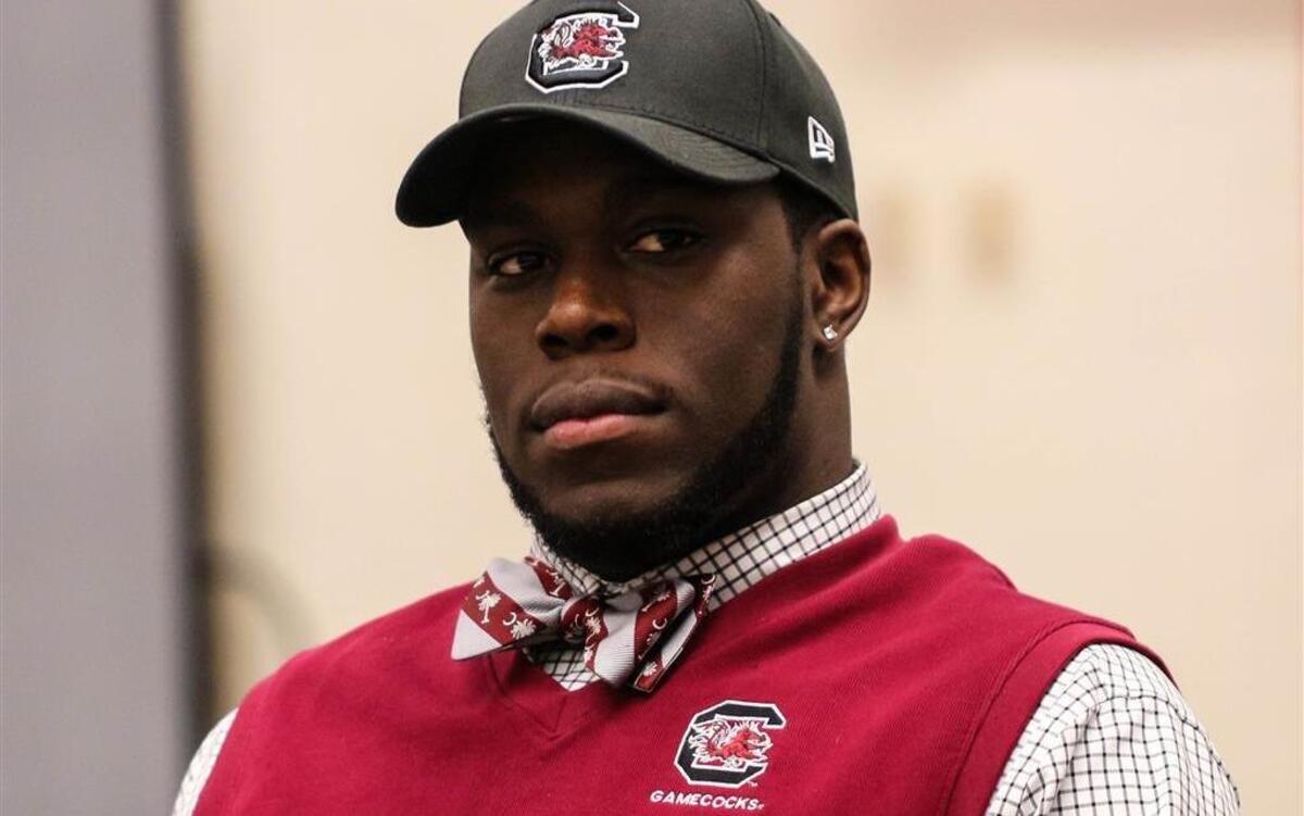 
Dante Sawyer originally signed with USC in the Class of 2014 before heading to East Mississippi Community College in Scooba, Miss.

