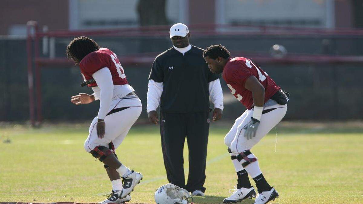 Cedric Williams coaches South Carolina’s offensive line before the 2009 Outback Bowl.