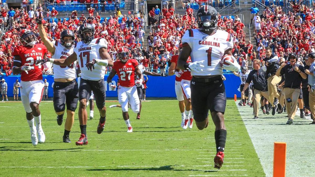 South Carolina wide receiver Deebo Samuel (1) returns the opening kickoff for a touchdown during of the first half of their game against North Carolina State at Bank of America stadium in Charlotte.
