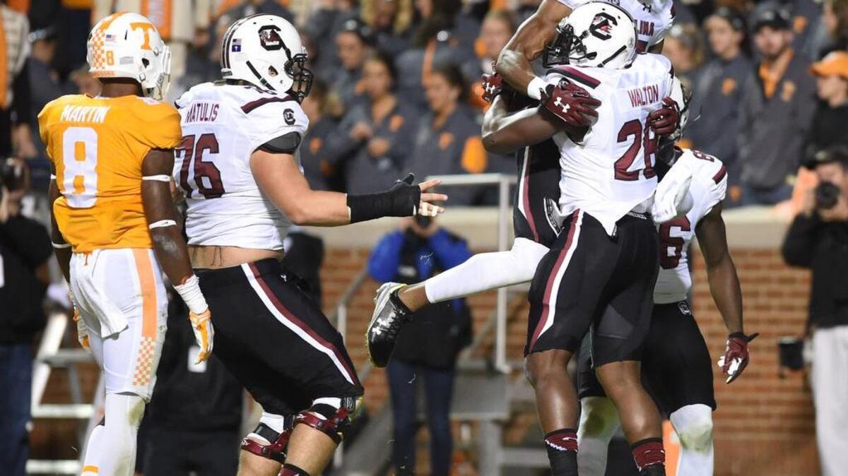 South Carolina players celebrate Jonathan Walton’s touchdown against Tennessee.