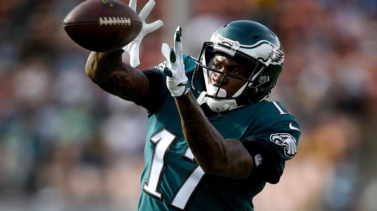 Philadelphia Eagles wide receiver Alshon Jeffery warms up before an NFL football game against the Los Angeles Rams Sunday, Dec. 10, 2017, in Los Angeles.