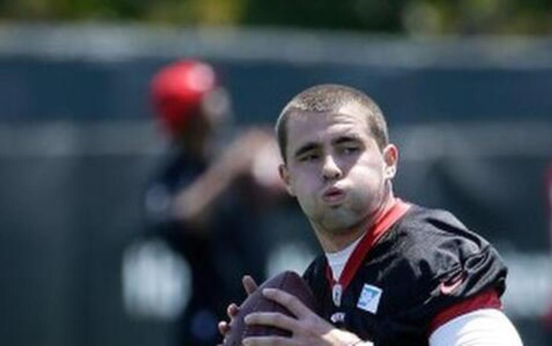 
San Francisco 49ers quarterback Dylan Thompson practices at a football rookie minicamp at an NFL facility in Santa Clara, Calif., Friday, May 15, 2015.
