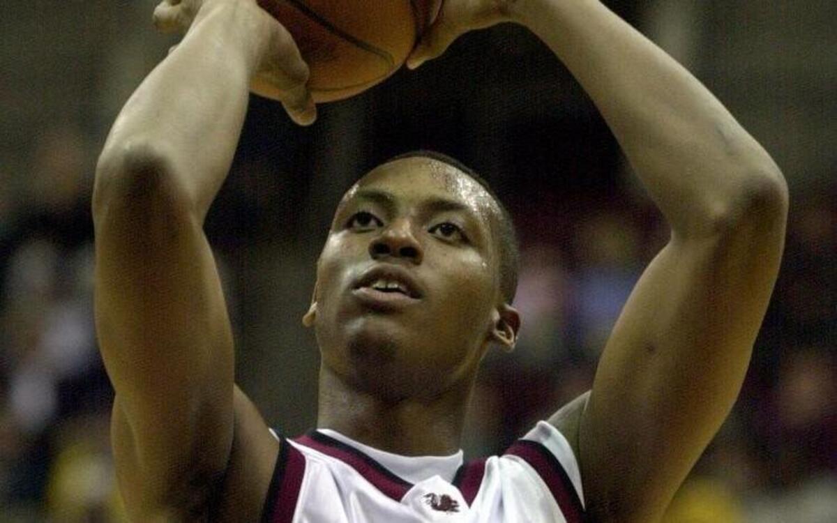 USC’s Rolando Howell puts up a free throw shot against North Carolina Asheville in 2000.