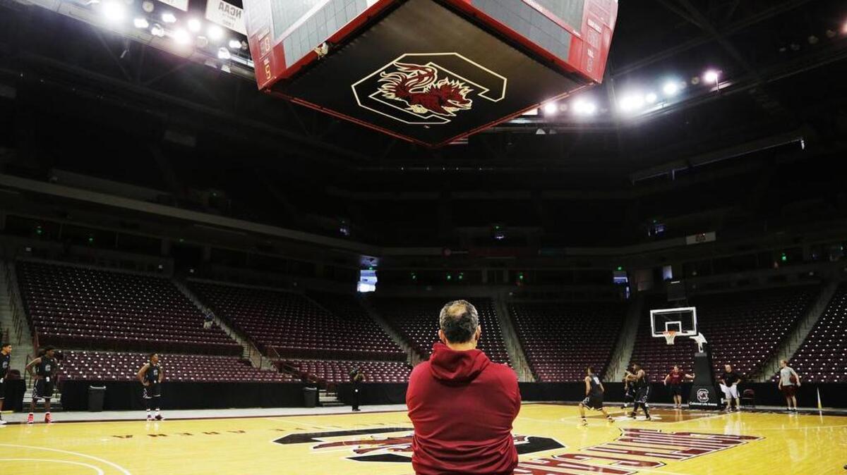 South Carolina men’s basketball coach Frank Martin keeps an eye on his team as it prepares for the upcoming season.