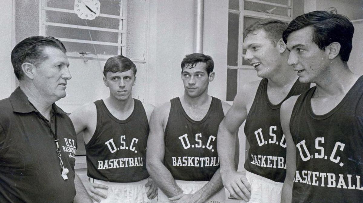 USC coach Frank McGuire, left, during a practice sessions with four of the players, including Jack Thompson, second from left, and Skip Harlicka, center.