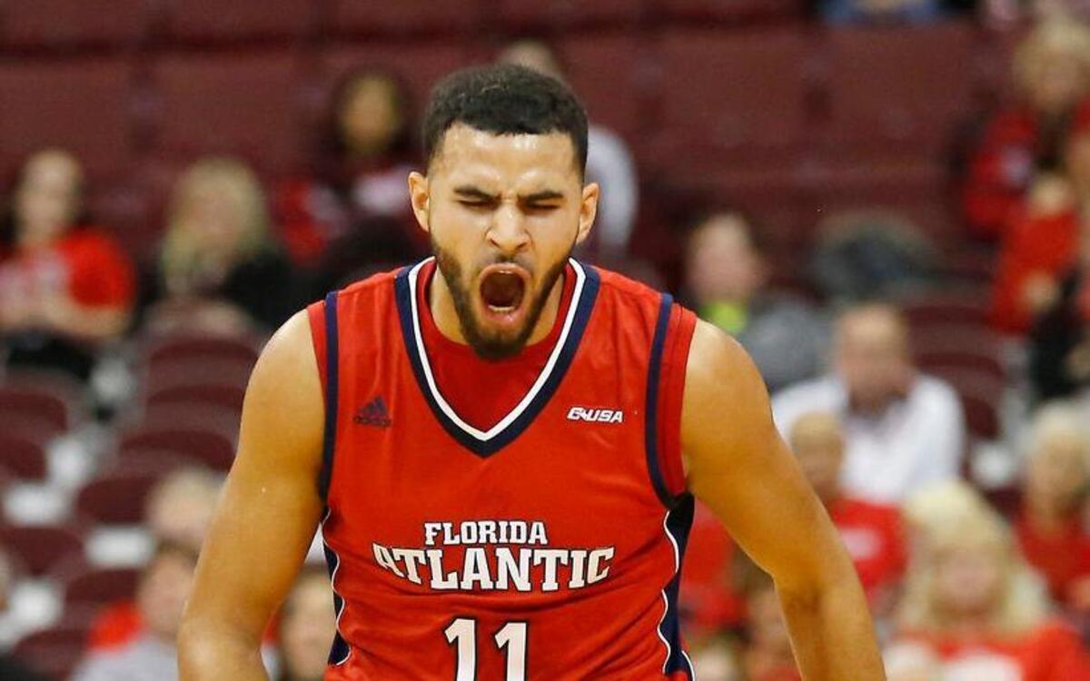 Florida Atlantic Owls guard Frank Booker (11)