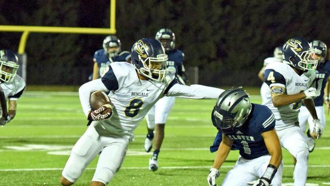 Blythewood High’s Jordyn Adams carries the ball in a game this past season.