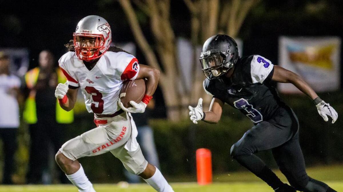 South Pointe Stallions Steven Gilmore, Jr, returns a kick during the game between South Pointe High School and Ridge View High School.