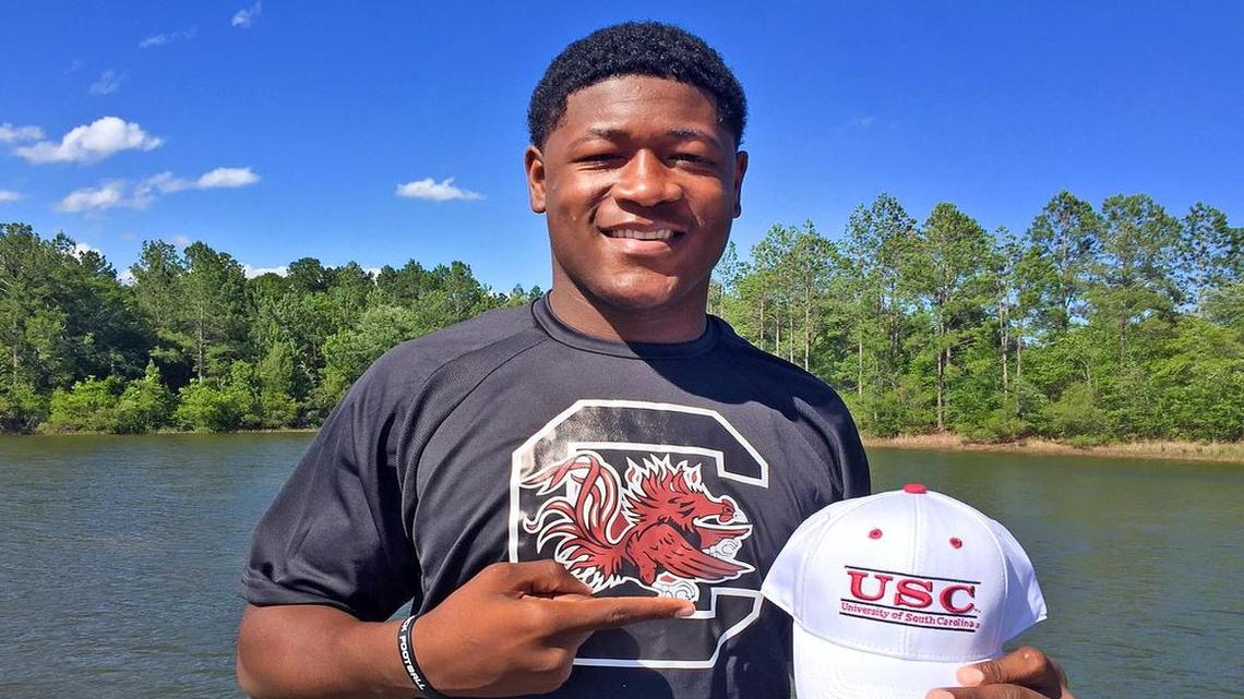 Linebacker Ernest Jones of Waycross, Ga., a class of 2018 South Carolina football commitment.