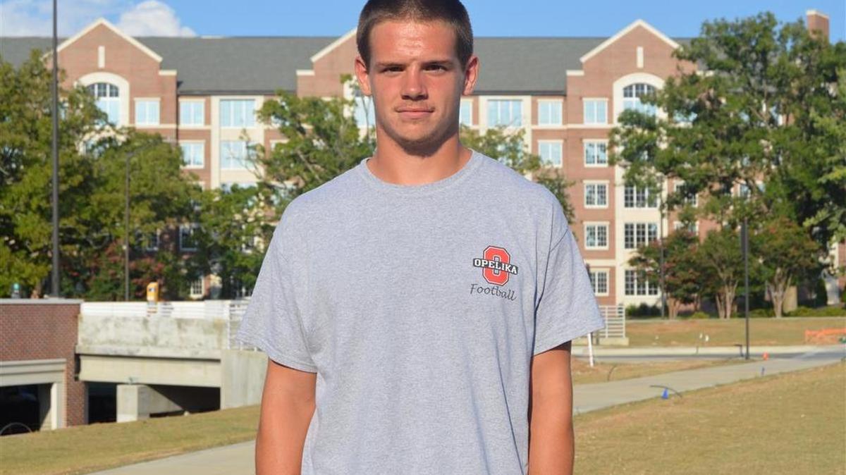 Jake Bentley is the son of South Carolina running backs coach Bobby Bentley.