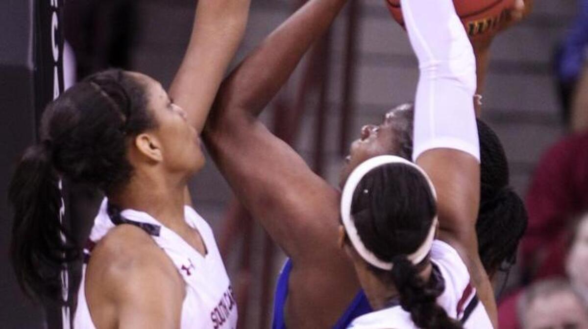 South Carolina’s A’ja Wilson, left, and Alaina Coates led the Gamecocks in their first two wins, but weren’t as strong in victory over Clemson.