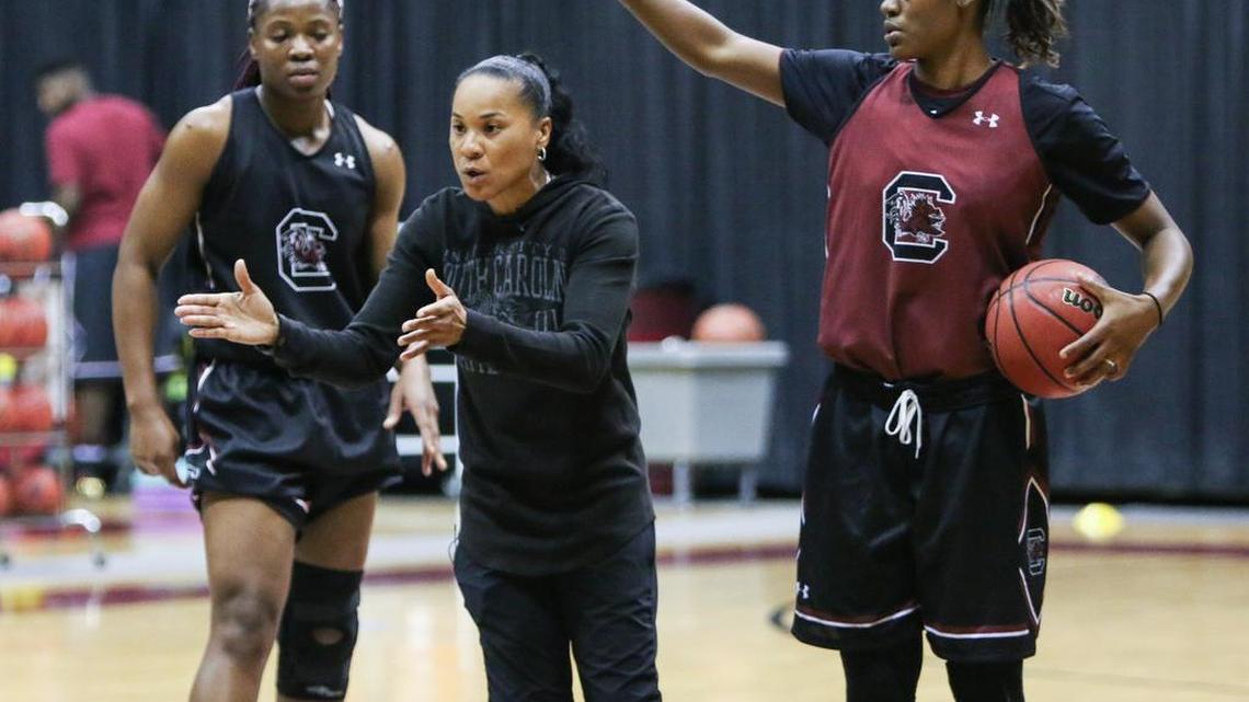 
USC women’s basketball coach Dawn Staley gives instructions to Sarah Imovbioh, left, and Kaela Davis during USC's first practice Monday.
