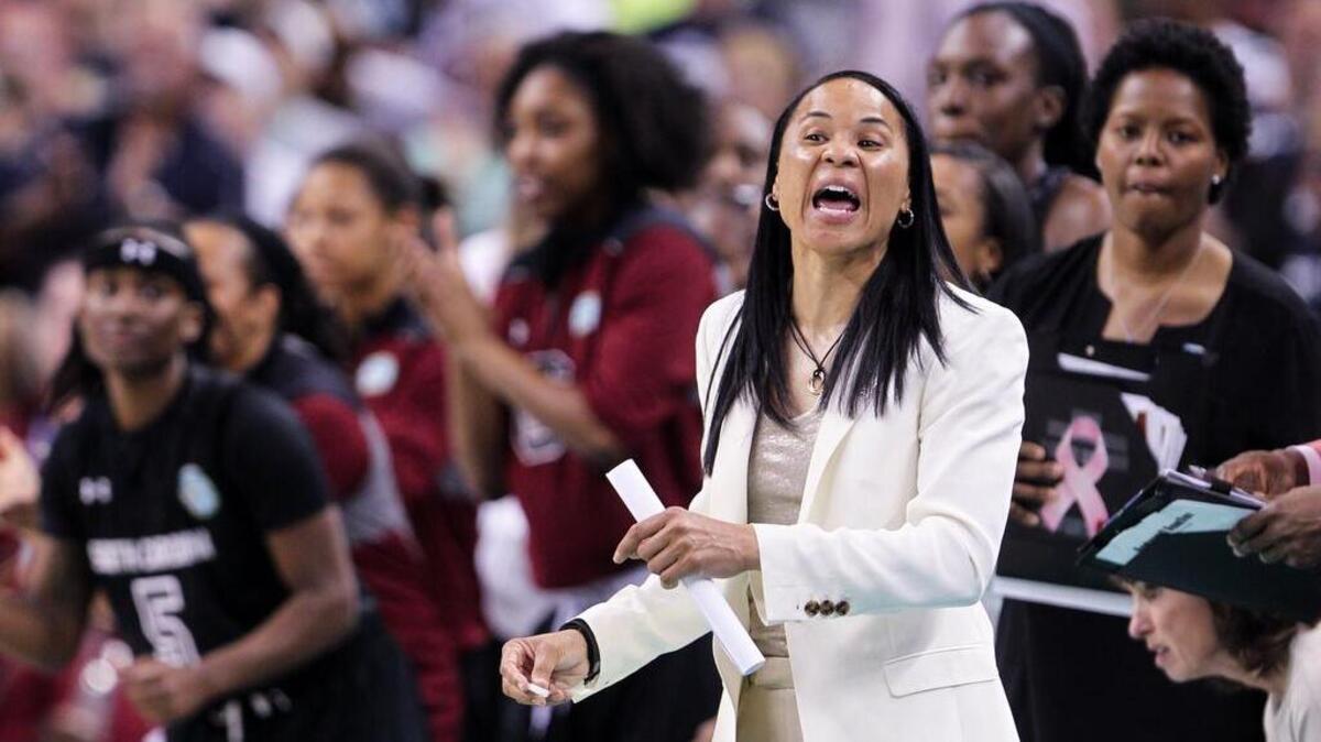
Coach Dawn Staley 
