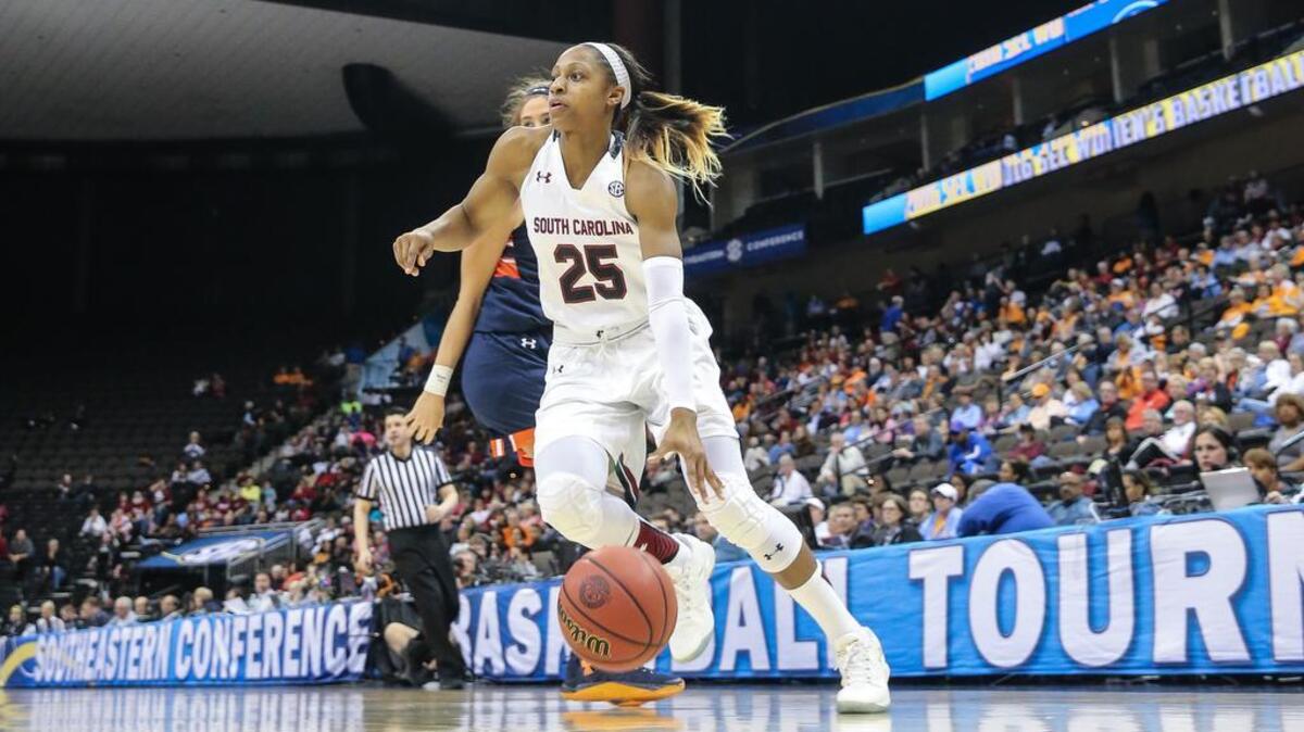 Tiffany Mitchell (25) and South Carolina face Kentucky in Jacksonville at 5 p.m. Saturday.